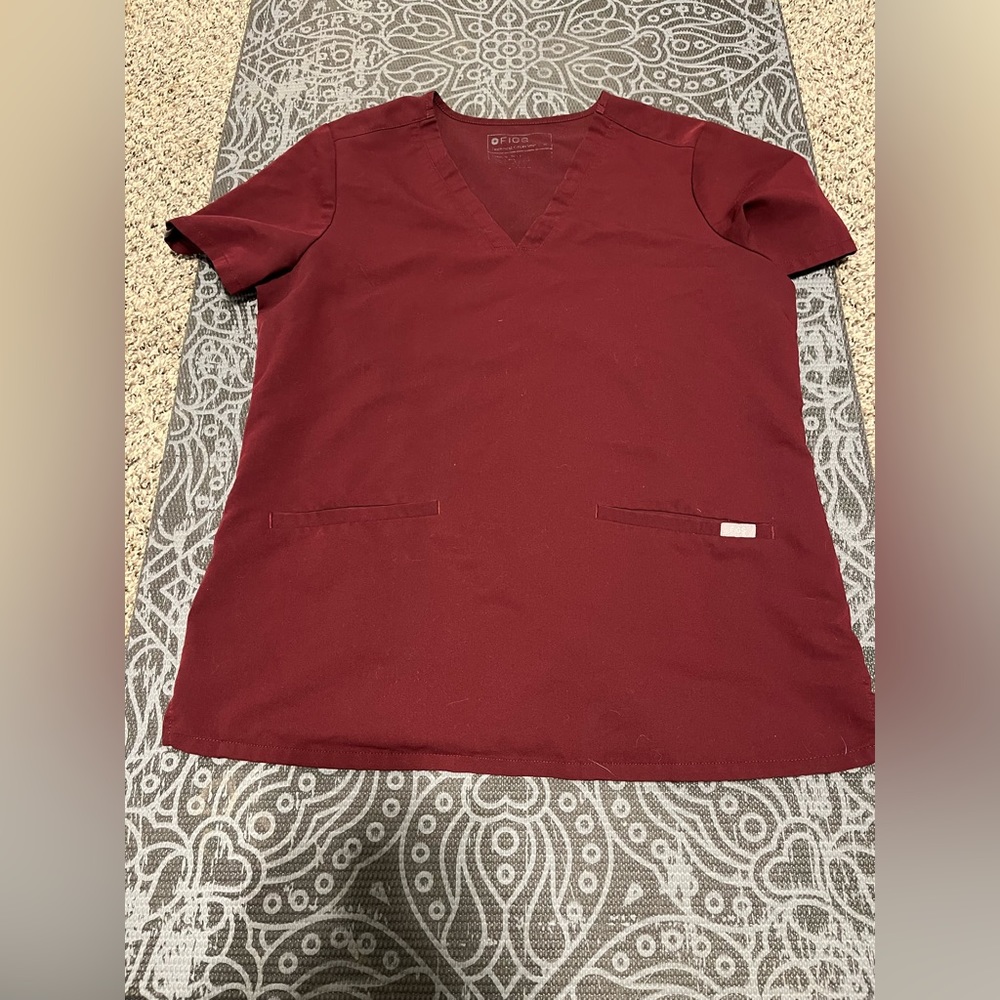 FIGS burgundy scrub M Casma top